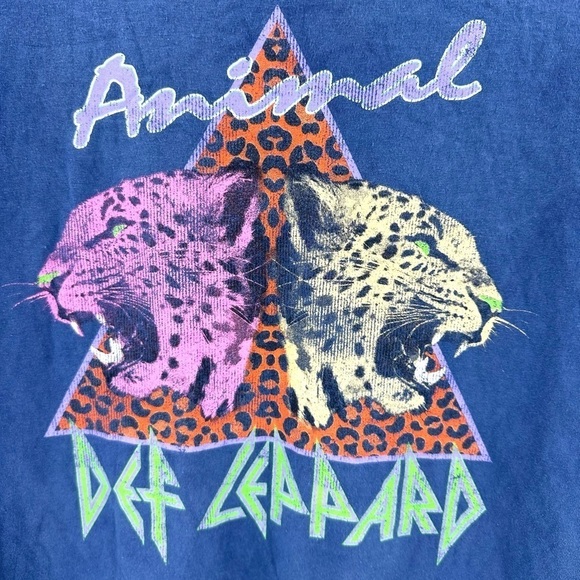 Def Leppard Animal Shirt Size Large Distressed Graphic Band Tee Short Sleeve - Picture 2 of 7